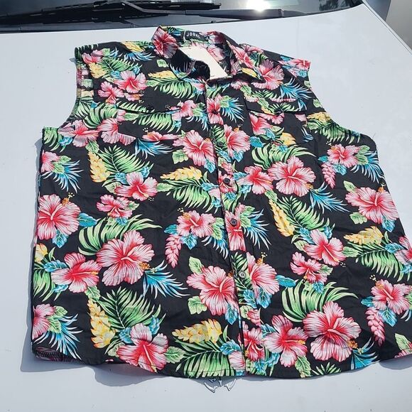 Jogal Hibiscus Floral Sleeveless Button up - Picture 2 of 6